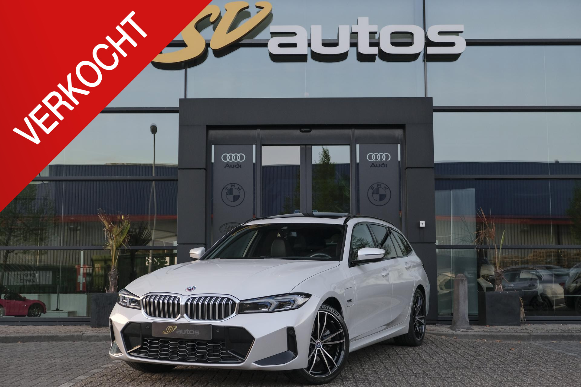 BMW 3 Serie Touring 330e M-sport 292pk Facelift 44631692-0.jpg | SVautos
